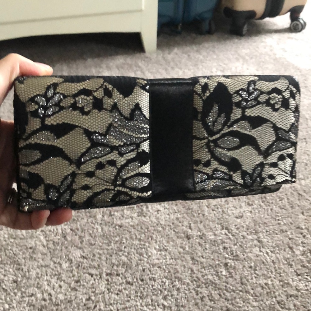Lace clutch
